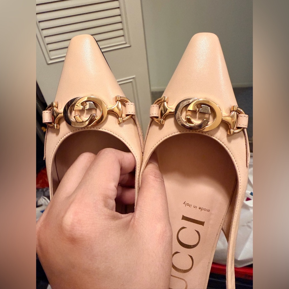 Gucci women’s slingback leather flats with Gold & Silver GG logo in Beige color🧡